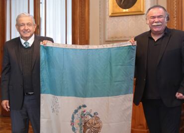 Partidario de AMLO, Jesús Ochoa acompaña al presidente en evento del Día del Trabajo