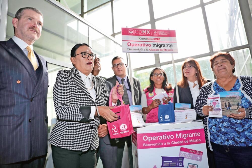 Los módulos de atención estarán en las cuatro terminales de autobuses y las explanadas delegacionales de Iztapalapa, GAM y Xochimilco, entre otros sitios (IVÁN STEPHENS. EL UNIVERSAL)