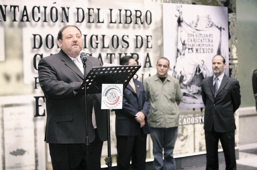 Boris Berenzon durante la presentación de uno de sus libros en el Senado, en 2009. Foto/Archivo El Universal