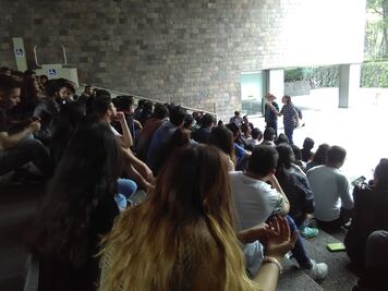 Pese a paro estudiantil, profesores de la FES Aragón dan clases en Museo