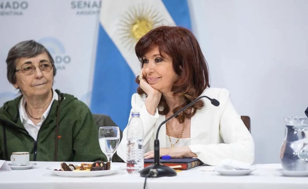 Cristina Fernández de Kirchner se reunió con Curas villeros, Curas en Opción por los pobres y hermanas, religiosas y laicas en el senado. Foto: LA NACION