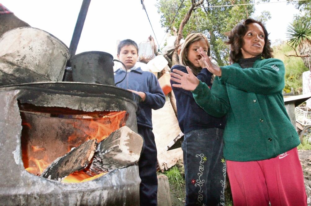 Autoridades entregarán 11 mil 300 cobijas y 6 mil chamarras en La Magdalena Petlacalco, Parres El Guardia, San Miguel Ajusco, San Miguel Topilejo, San Miguel Xicalco y Santo Tomás Ajusco (ARCHIVO EL UNIVERSAL)