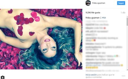 Frida Sofía comparte foto desnuda entre pétalos