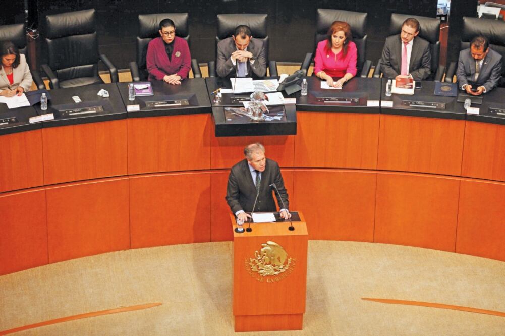 El secretario general de la OEA, Luis Almagro, visitó ayer la Cámara Alta (VALENTE ROSAS. EL UNIVERSAL)