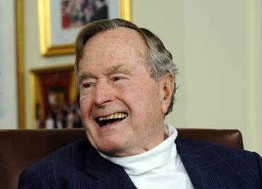 Bush padre seguirá hospitalizado, pero está "de buen ánimo"