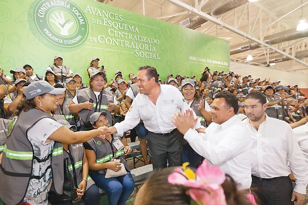 El gobernador Rolando Zapata Bello afirmó ayer que en los últimos cuatro años han impulsado programas y obras que han permitido combatir la pobreza (ARCHIVO. EL UNIVERSAL)