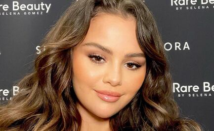 Selena Gomez deslumbra con minivestido negro y corte bob