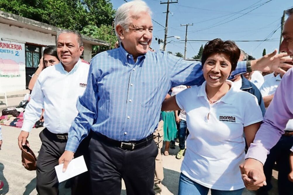 En su gira por Veracruz, Andrés Manuel López Obrador, acusó al gobernador Miguel Ángel Yunes de no acabar con la inseguridad como lo prometió. (CORTESÍA MORENA)