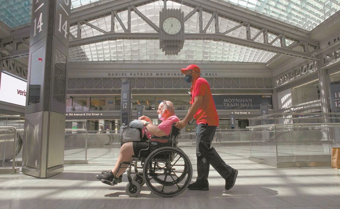Estadounidenses en la estación de Penn, en Nueva York. Foto: Kena Betancur. AFP