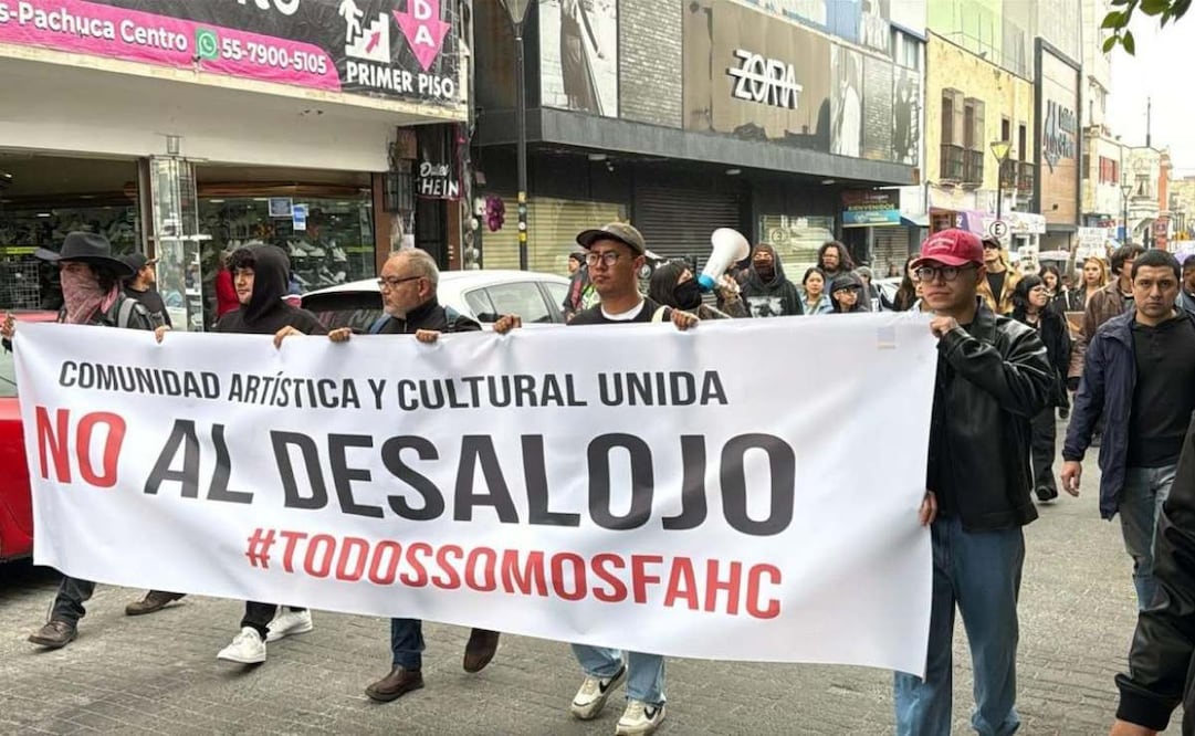 Protestan artistas en Pachuca por cierre de fundación Arturo Herrera; gobierno busca crear nuevo museo.
Foto: Especial.