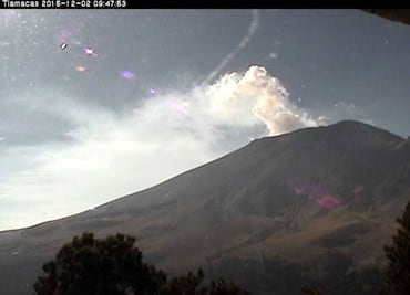 Popocatépetl volcano spews 44 exhalations and 17 explosions
