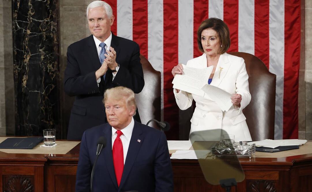 Pelosi rompe copia del discurso de Trump en el Congreso (Foto: EFE)