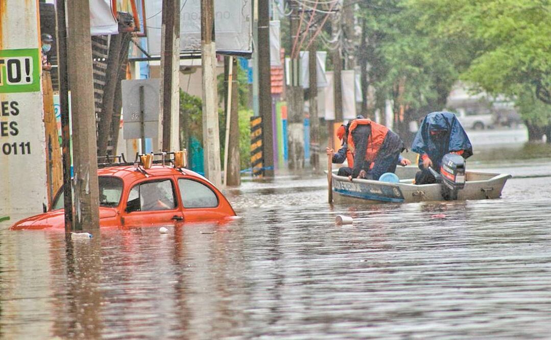 El frente frío número 9 provocó severas inundaciones en la capital, por lo que familias desalojaron sus viviendas. Estas precipitaciones no se presentaban desde 1980, de acuerdo con el gobernador Adán Augusto Hernández. Fotos: LUMA LÓPEZ. EL UNIVERS