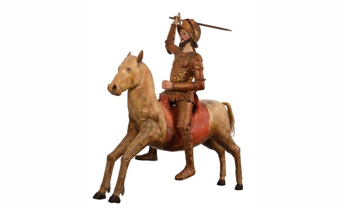 La escultura de más de dos metros de alto de Santiago montado en su caballo es de las llamadas figuras ligeras y fue elaborada con caña de maíz en la segunda mitad del siglo XVI. FOTO: Especial.
