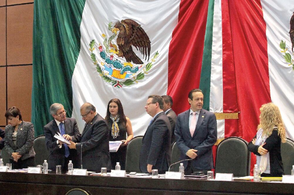 Juan Manuel Portal Martínez, titular de la Auditoría Superior de la Federación, ayer durante la entrega a legisladores de los resultados del análisis de la Cuenta Publica 2014 (ADRIÁN HERNÁNDEZ. EL UNIVERSAL)