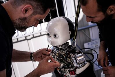 Crean robot chef que saborea la comida como lo hacen los humanos 