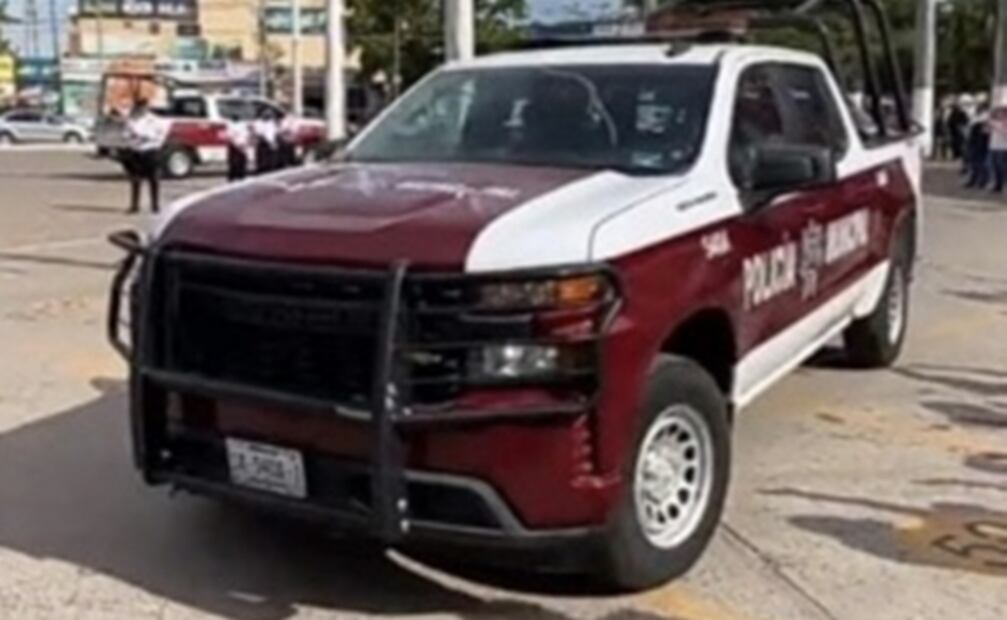 Patrullas de Ahome se pintan de guinda; “símbolo de los gobierno de la 4T”, dice alcalde