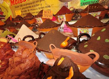 Invitan a Feria Nacional del Mole en Milpa Alta tras afectaciones por tromba del fin de semana; policías resguardan la zona