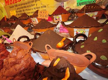 Invitan a Feria Nacional del Mole en Milpa Alta tras afectaciones por tromba del fin de semana; policías resguardan la zona