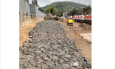 Hallan tramo de carretera prehispánica durante reordenamiento del Cetram de Indios Verdes