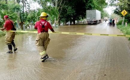 Por fuerte lluvia cierran carretera en Tabasco