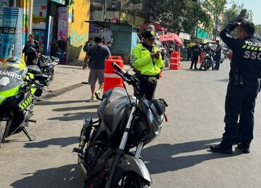Riña vial en el centro de CDMX termina en balacera; motociclista escapa tras disparar