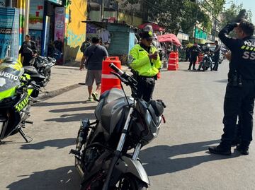 Riña vial en el centro de CDMX termina en balacera; motociclista escapa tras disparar