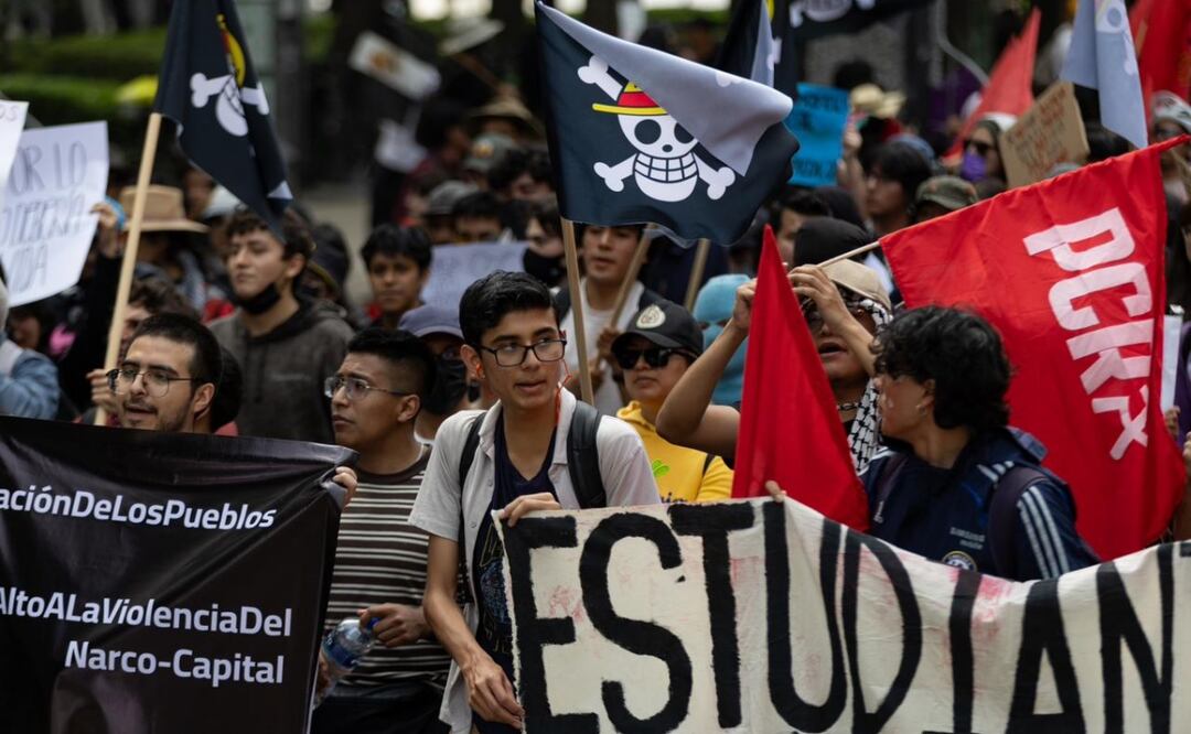 Jóvenes marchan por palestina y por las 40 horas laborales en calles de la CDMX. Insisten en distanciarse de la “Marcha de la Generación Z”, convocada para el 15 de noviembre (08/11/2025). Foto: Hugo Salvador / EL UNIVERSAL