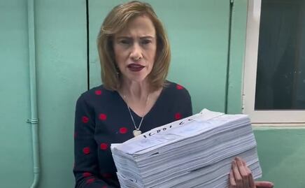 Autora de "El Rey del Cash" denuncia persecución; "No evitarán que saque segundo libro", advierte