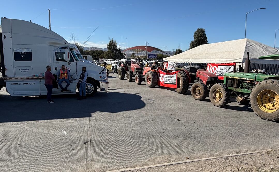 La manifestación se realiza con la intención de ejercer presión a los senadores y diputados federales. Foto: Paola Gamboa / EL UNIVERSAL