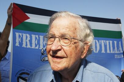 Noam Chomsky sigue vivo: confirma su esposa