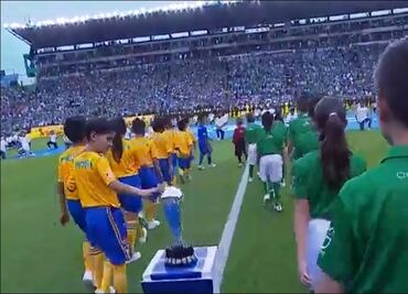 Un Tigre tocó el trofeo del Clausura 2019