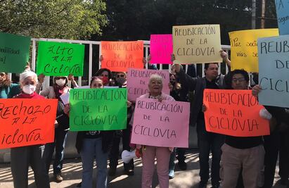 Vecinos de Naucalpan se manifiestan en la Secretaría de Movilidad del Edomex contra ciclovía: VIDEO