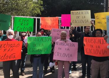 Vecinos de Naucalpan se manifiestan en la Secretaría de Movilidad del Edomex contra ciclovía: VIDEO