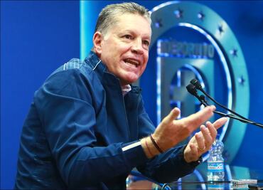 Ricardo Peláez estalla contra la directiva de Cruz Azul: “Destrozaron al equipo”