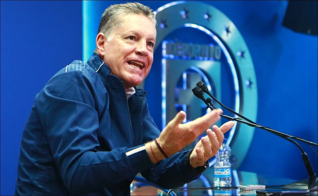 Ricardo Peláez explotó contra la directiva de Cruz Azul porque “destrozaron al equipo”