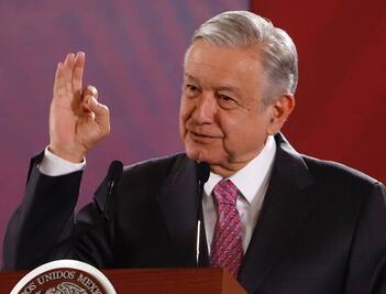Banqueros detallan a AMLO costos de comisiones por envío de remesas
