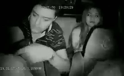 “¡Cálmate, cálmate! Dame el estéreo”: así asaltan sujetos a taxista en Neza