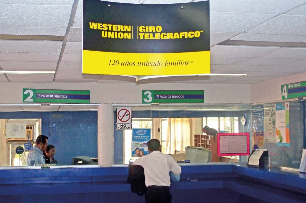 Un envío de 300 dólares tiene un costo de 8 dólares, a un tipo de cambio de 16.72 pesos, si se realiza por medio de Western Union, según datos de Profeco actualizados al 31 de agosto pasado (ARCHIVO EL UNIVERSAL)