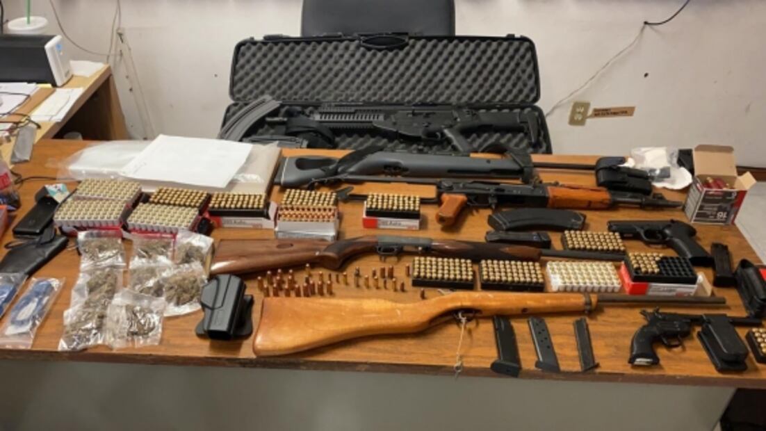 Detienen a 13 personas y aseguran armas durante operativo en Tecámac