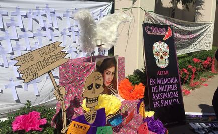 Con altar frente a Fiscalía de Sinaloa exigen esclarecer feminicidios 