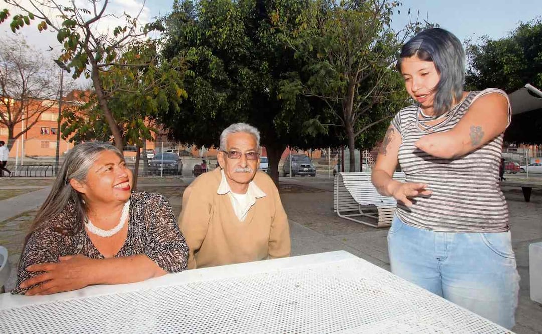 Leticia Ramírez Castelán, de Puebla, y José Pulido Ramírez, de Veracruz, junto a su hija Aisha han aprendido a transformar la adversidad en fortaleza y la discapacidad en una forma distinta de vivir. Foto: Omar Contreras / EL UNIVERSAL