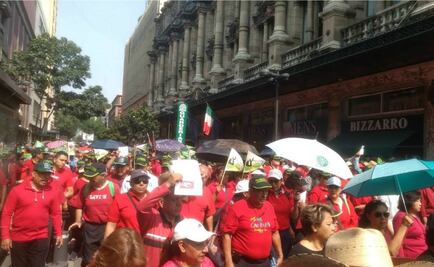 Unión de Trabajadores marcha hacia el Zócalo