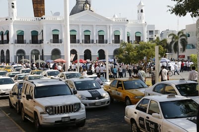 Suspenden clases por protesta de taxistas en Tabasco