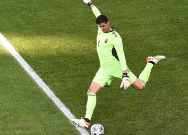 Thibaut Courtois estalla contra la UEFA: 'Solo piensan en el dinero'