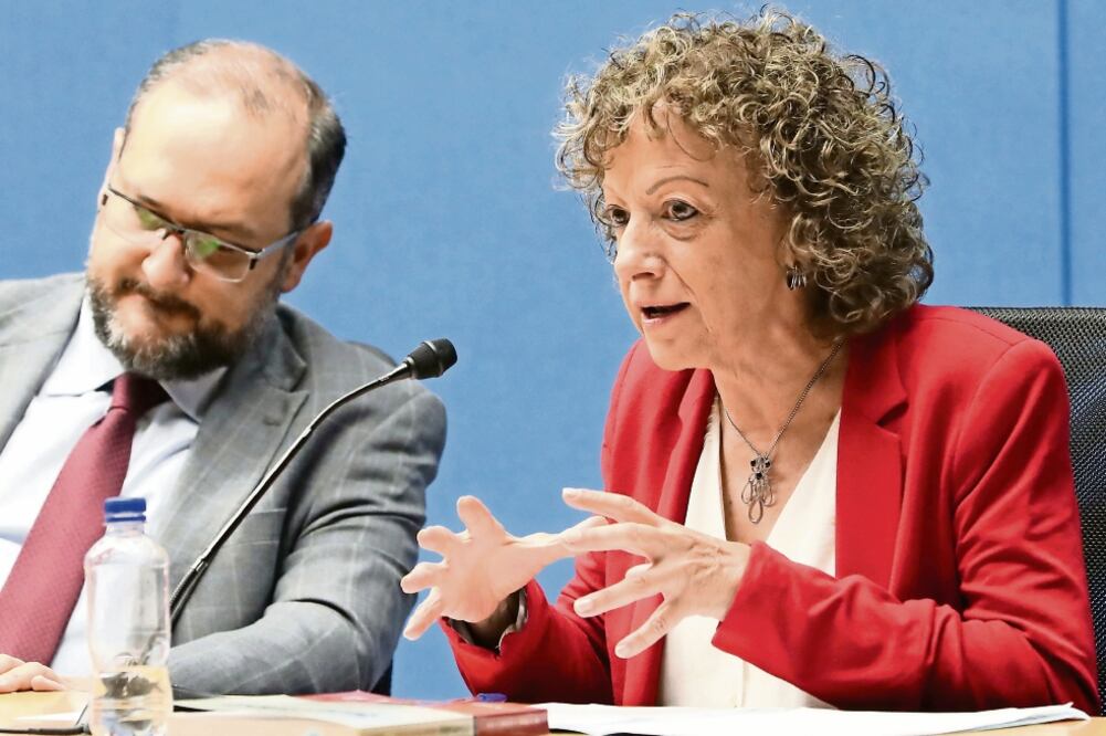 Jacqueline Peschard explicó que los políticos han aprovechado los resquicios de la ley para violarla, pues como dice el dicho “quien hace la ley, hace la trampa” y por eso se buscará cómo frenar esas conductas irregulares en las elecciones. (ARIEL OJEDA)