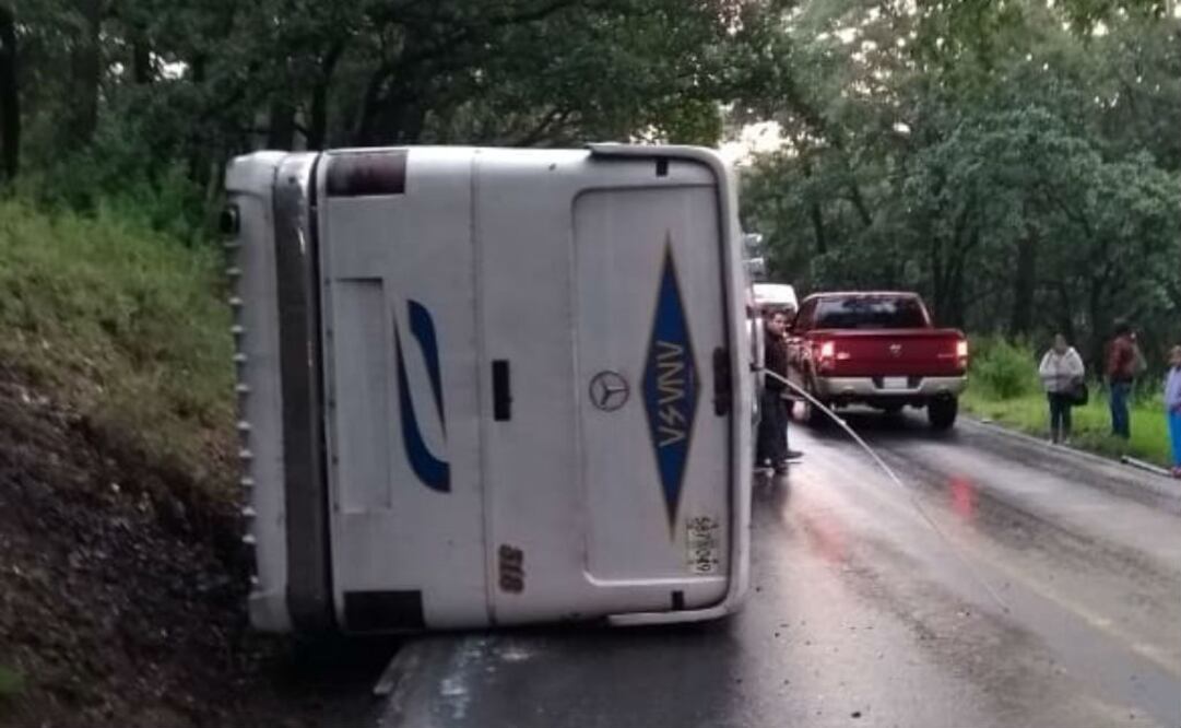 Personal de Protección Civil y de la Cruz Roja de Nicolás Romero atendieron a los lesionados. FOTO: @SS_Edomex