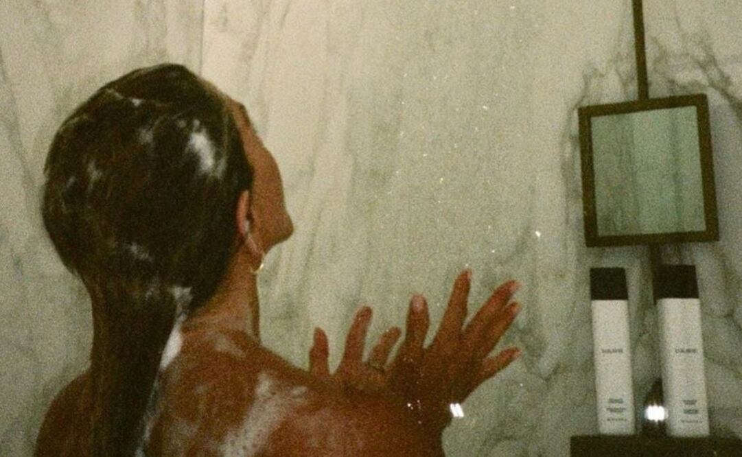 Baño de Jennifer Aniston. Fuente: Instagram @jenniferaniston