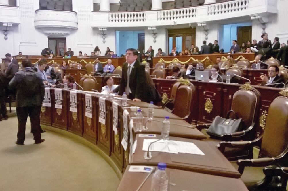Ayer acudieron lo 66 asambleístas al pleno; 59 estuvieron puntuales en el pase de lista a las 09:17 horas y siete llegaron después (DIANA VILLAVICENCIO. EL UNIVERSAL)