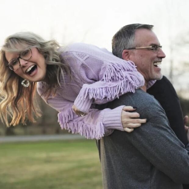 De la infidelidad al amor: pareja desafía a todos con tal de vivir su romance